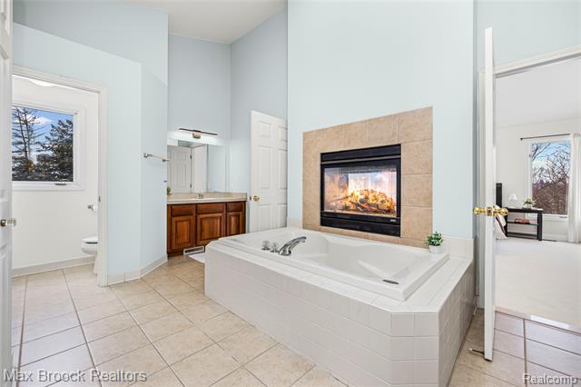 Builiding view thirty seven for 1205 Tulberry, Rochester, MI. 48306