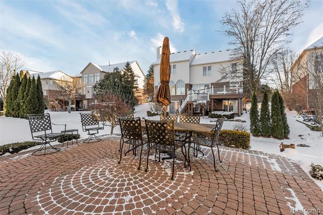 Builiding view forty four for 1340 Ross, Rochester, MI. 48306