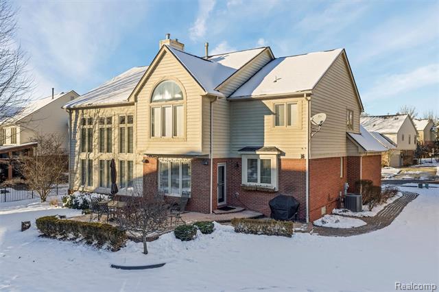 Builiding view forty nine for 1340 Ross, Rochester, MI. 48306