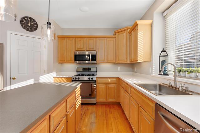 Builiding view ten for 1340 Ross, Rochester, MI. 48306