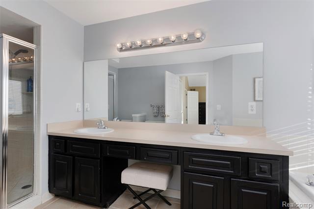 Builiding view thirty two for 1340 Ross, Rochester, MI. 48306