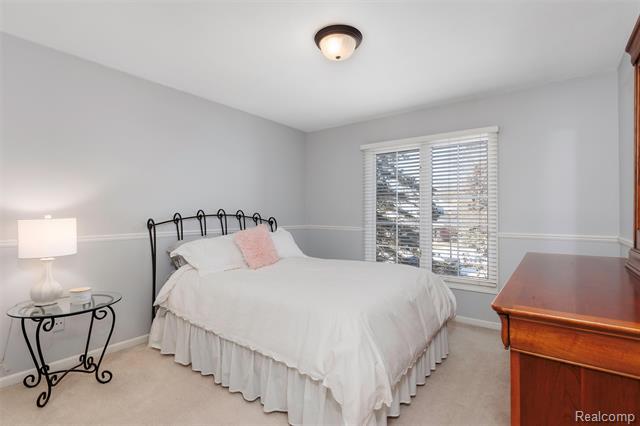 Builiding view twenty for 1340 Ross, Rochester, MI. 48306