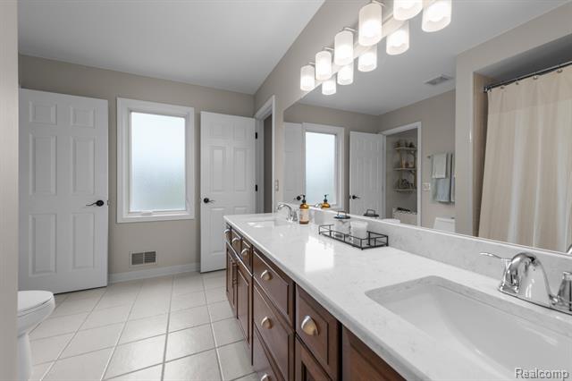 Builiding view thirty four for 1476 Werth, Rochester, MI. 48306