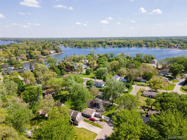 Builiding view thirty nine for 4632 2Nd, Clarkston, MI. 48346