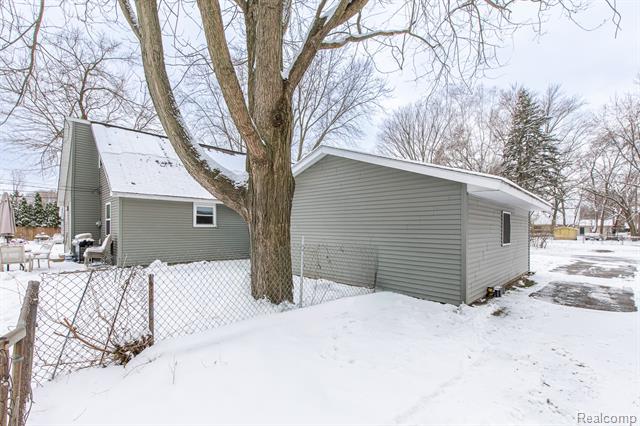 Builiding view two for 4632 2Nd, Clarkston, MI. 48346