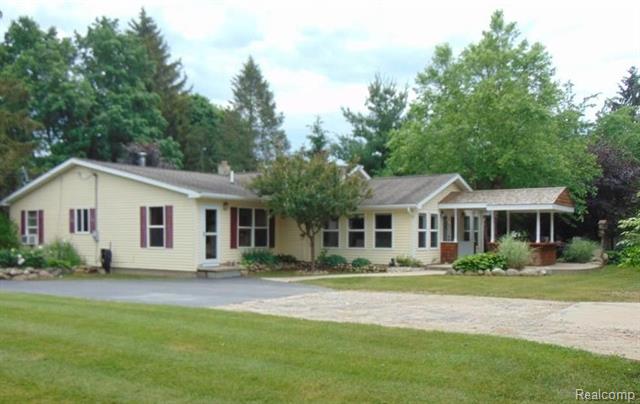 front view for 4953 Clintonville Rd, Clarkston, Mi. 48346