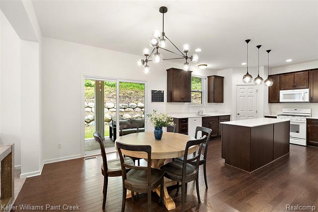Builiding view eleven for 201 Beechview S, Rochester, MI. 48306