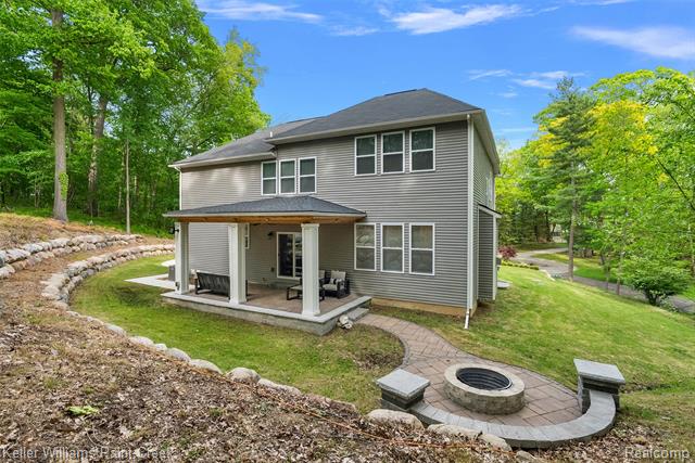 Builiding view fifty two for 201 Beechview S, Rochester, MI. 48306
