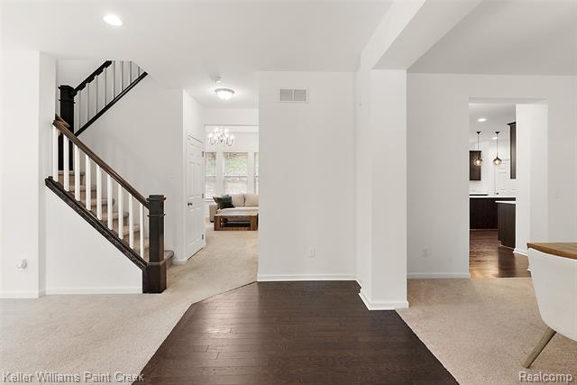 Builiding view five for 201 Beechview S, Rochester, MI. 48306