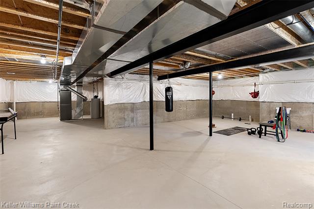 Builiding view forty one for 201 Beechview S, Rochester, MI. 48306