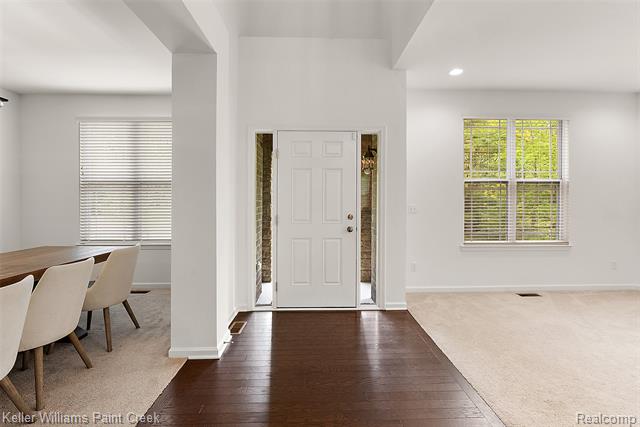 Builiding view four for 201 Beechview S, Rochester, MI. 48306