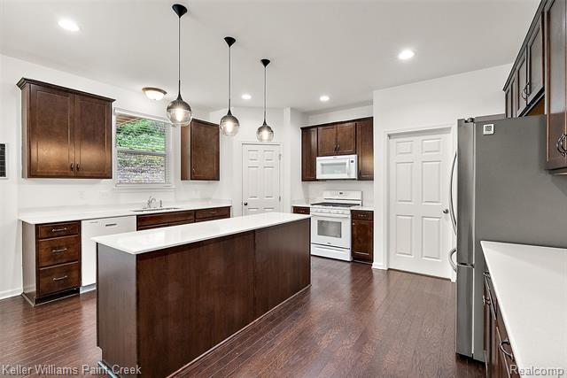 Builiding view fourteen for 201 Beechview S, Rochester, MI. 48306
