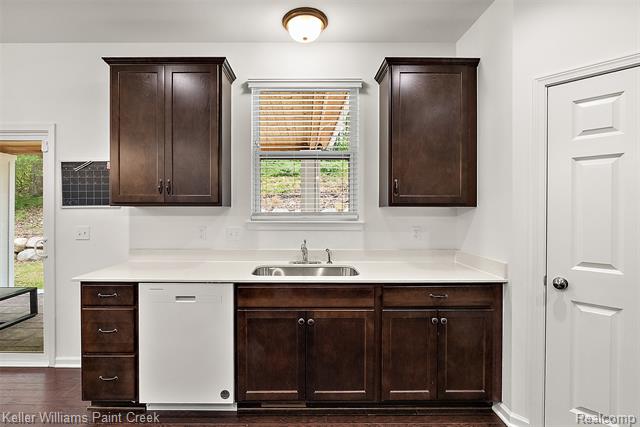 Builiding view seventeen for 201 Beechview S, Rochester, MI. 48306