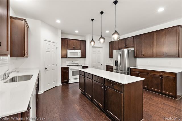 Builiding view thirteen for 201 Beechview S, Rochester, MI. 48306