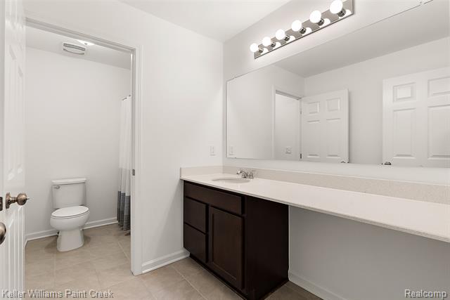 Builiding view thirty eight for 201 Beechview S, Rochester, MI. 48306
