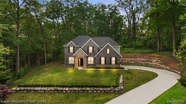 front view for 201 Beechview Dr S, Rochester, Mi. 48306