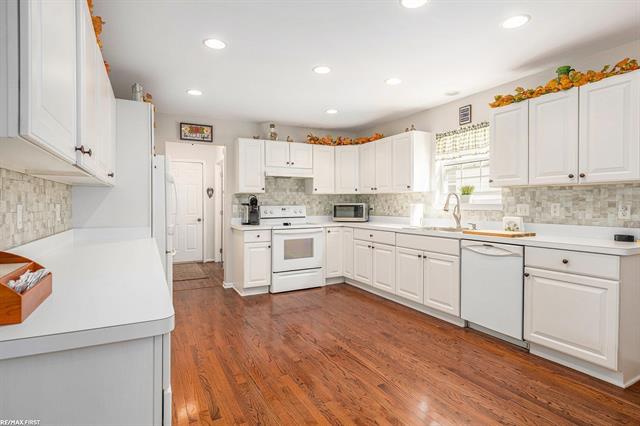 Builiding view ten for 5336 Forest Ridge, Clarkston, MI. 48346