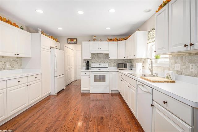 Builiding view twelve for 5336 Forest Ridge, Clarkston, MI. 48346