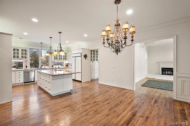 Builiding view fifteen for 5744 Lochmoor, Rochester, MI. 48306