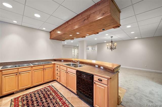 Builiding view fifty four for 5744 Lochmoor, Rochester, MI. 48306