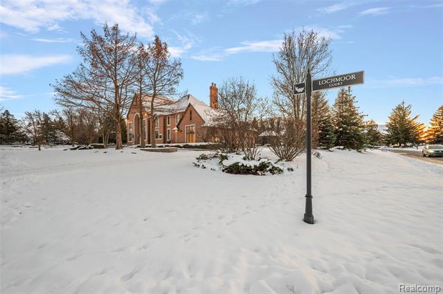 Builiding view five for 5744 Lochmoor, Rochester, MI. 48306