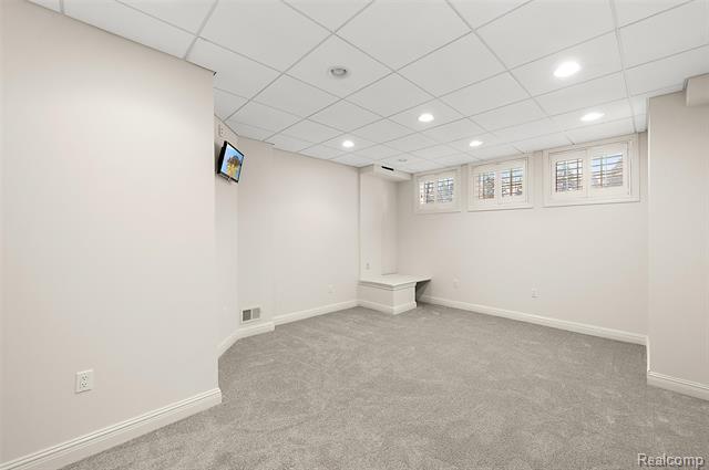 Builiding view forty eight for 5744 Lochmoor, Rochester, MI. 48306