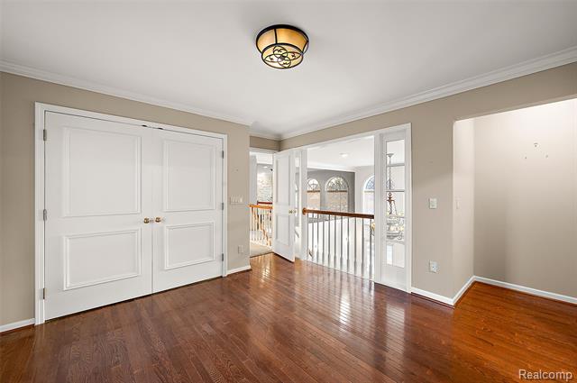 Builiding view forty four for 5744 Lochmoor, Rochester, MI. 48306