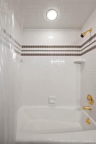 Builiding view forty two for 5744 Lochmoor, Rochester, MI. 48306