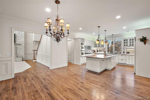 Builiding view fourteen for 5744 Lochmoor, Rochester, MI. 48306