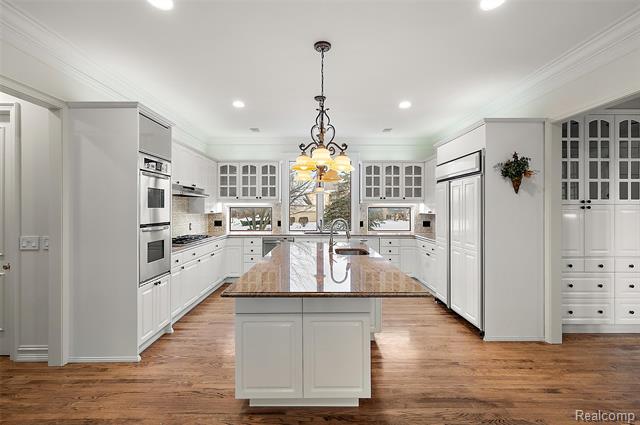 Builiding view sixteen for 5744 Lochmoor, Rochester, MI. 48306