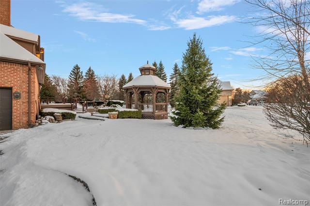 Builiding view sixty five for 5744 Lochmoor, Rochester, MI. 48306