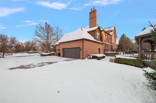 Builiding view sixty four for 5744 Lochmoor, Rochester, MI. 48306