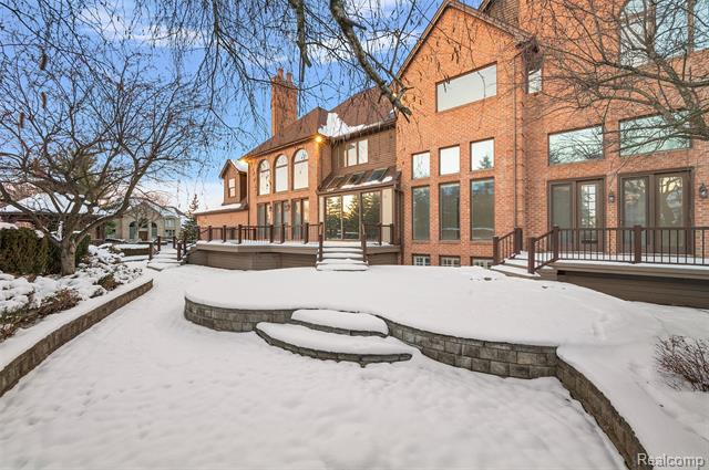 Builiding view sixty for 5744 Lochmoor, Rochester, MI. 48306