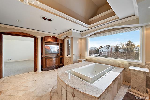 Builiding view thirty four for 5744 Lochmoor, Rochester, MI. 48306