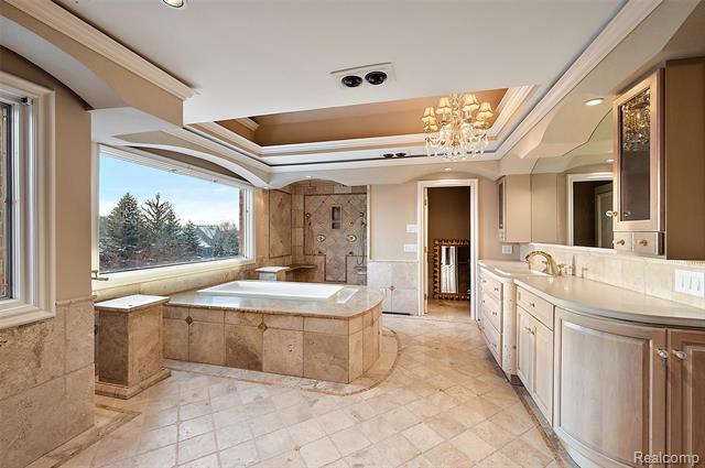 Builiding view thirty two for 5744 Lochmoor, Rochester, MI. 48306