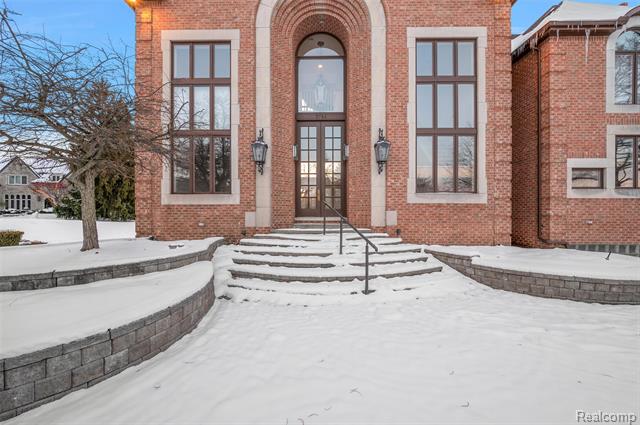 Builiding view three for 5744 Lochmoor, Rochester, MI. 48306