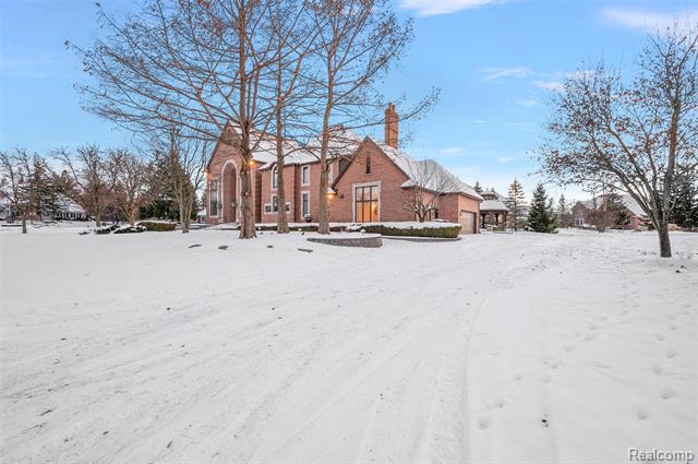 Builiding view two for 5744 Lochmoor, Rochester, MI. 48306