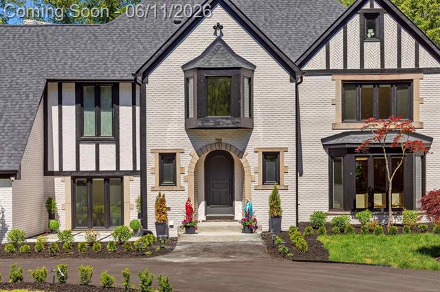 Builiding view five for 300 Camelot Way, Rochester, MI. 48306