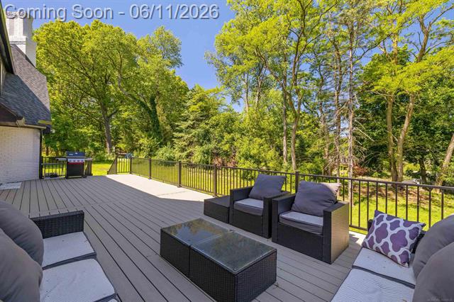 Builiding view sixty eight for 300 Camelot Way, Rochester, MI. 48306