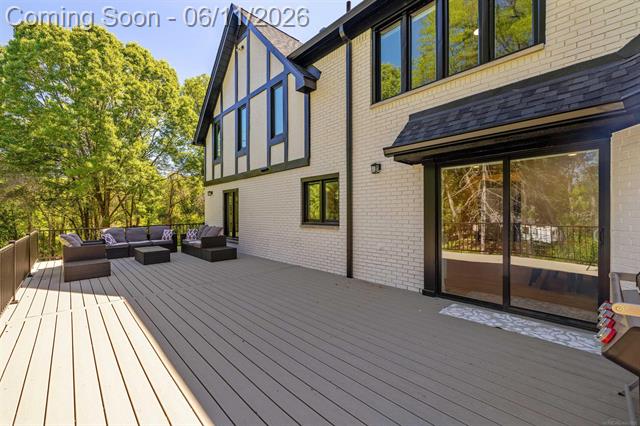 Builiding view sixty five for 300 Camelot Way, Rochester, MI. 48306