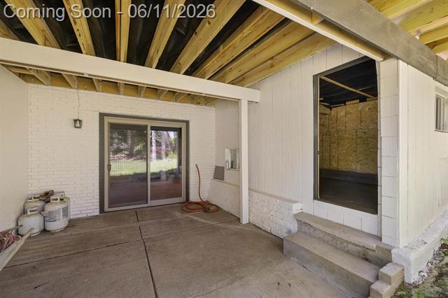 Builiding view sixty two for 300 Camelot Way, Rochester, MI. 48306
