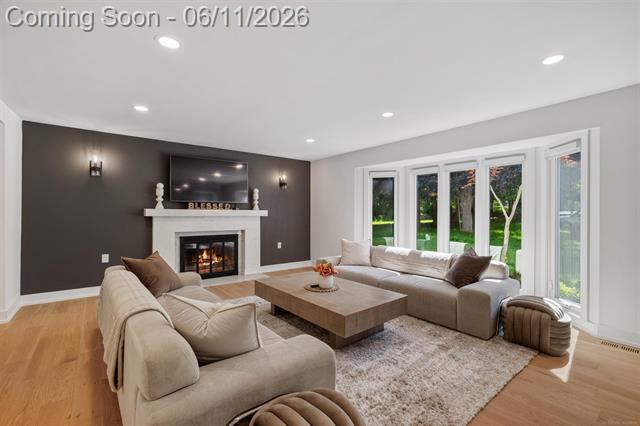 Builiding view twelve for 300 Camelot Way, Rochester, MI. 48306