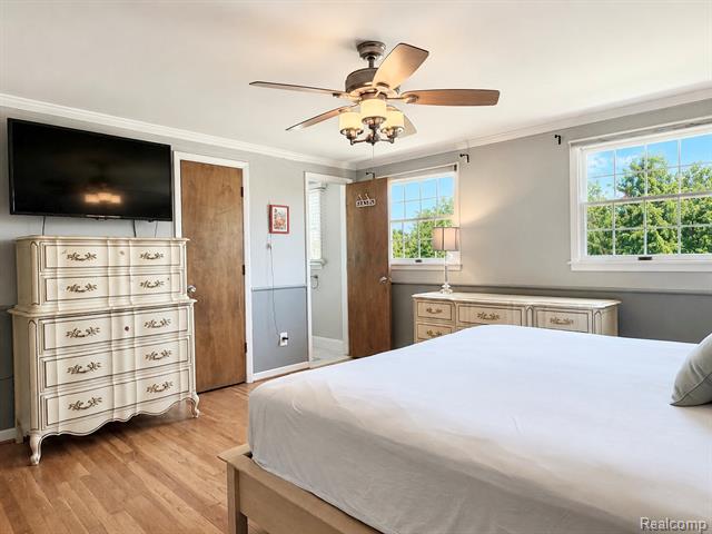 Builiding view eighteen for 5330 Aintree, Rochester, MI. 48306
