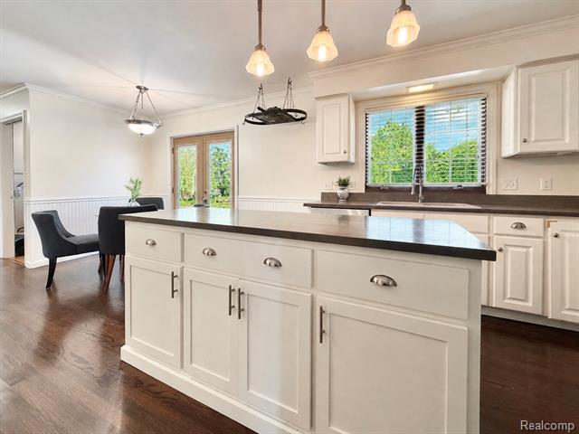 Builiding view eleven for 5330 Aintree, Rochester, MI. 48306