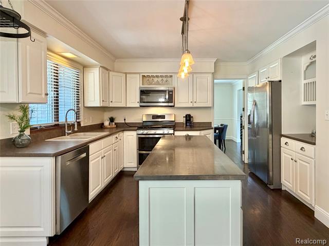 Builiding view ten for 5330 Aintree, Rochester, MI. 48306