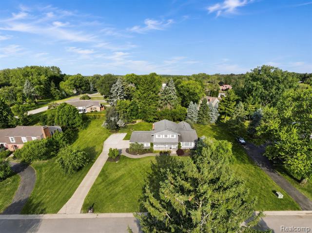Builiding view thirty six for 5330 Aintree, Rochester, MI. 48306
