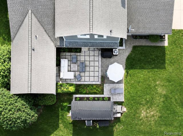 Builiding view thirty three for 5330 Aintree, Rochester, MI. 48306