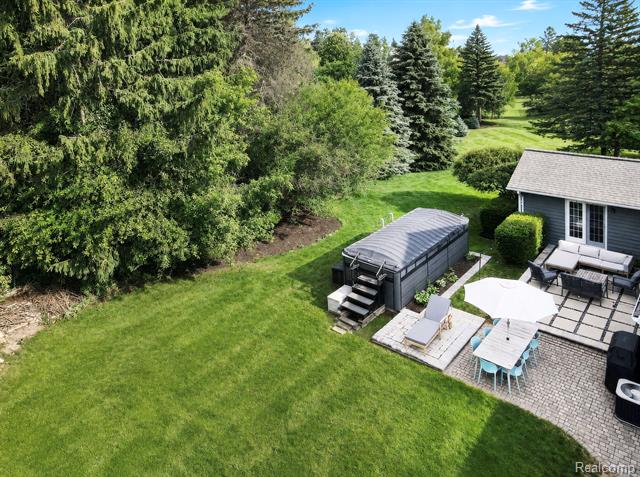 Builiding view thirty two for 5330 Aintree, Rochester, MI. 48306
