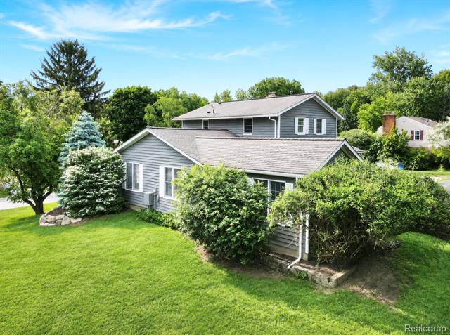 Builiding view thirty for 5330 Aintree, Rochester, MI. 48306