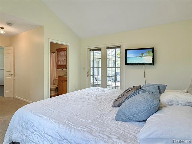 Builiding view twenty four for 5330 Aintree, Rochester, MI. 48306